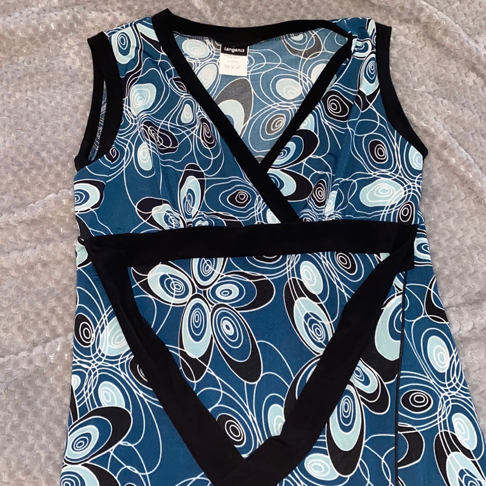 Sleeveless patterned shirt